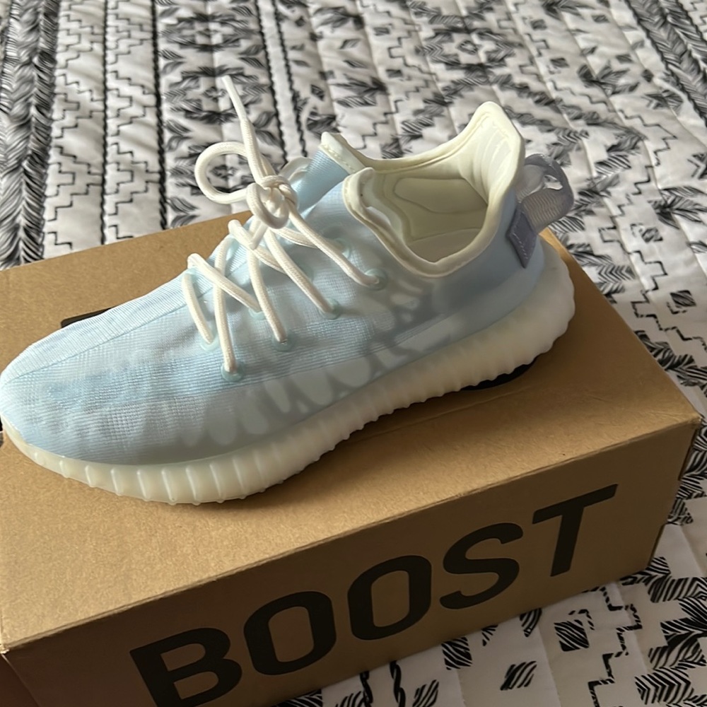 Sz 7 Yeezy Boost